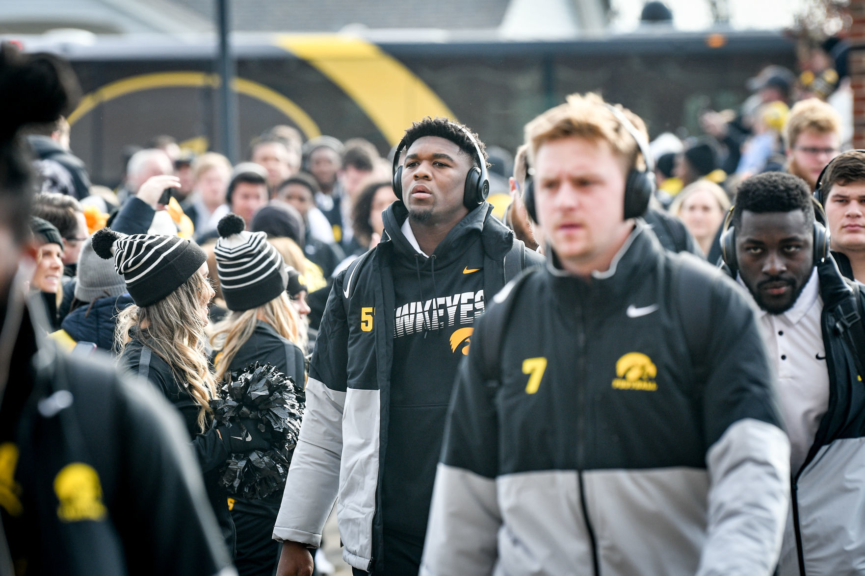 111619-qct-spt-iowa-minn-foot-011a.jpg